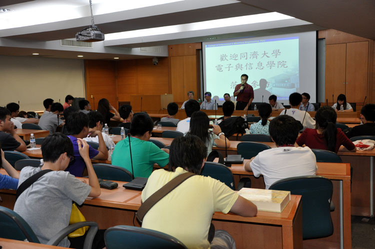 与逢甲大学资讯电机PG电子师生交流活动