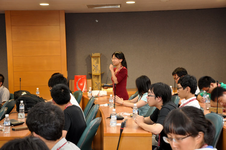 在逢甲大学资讯电机PG电子交流会上提问
