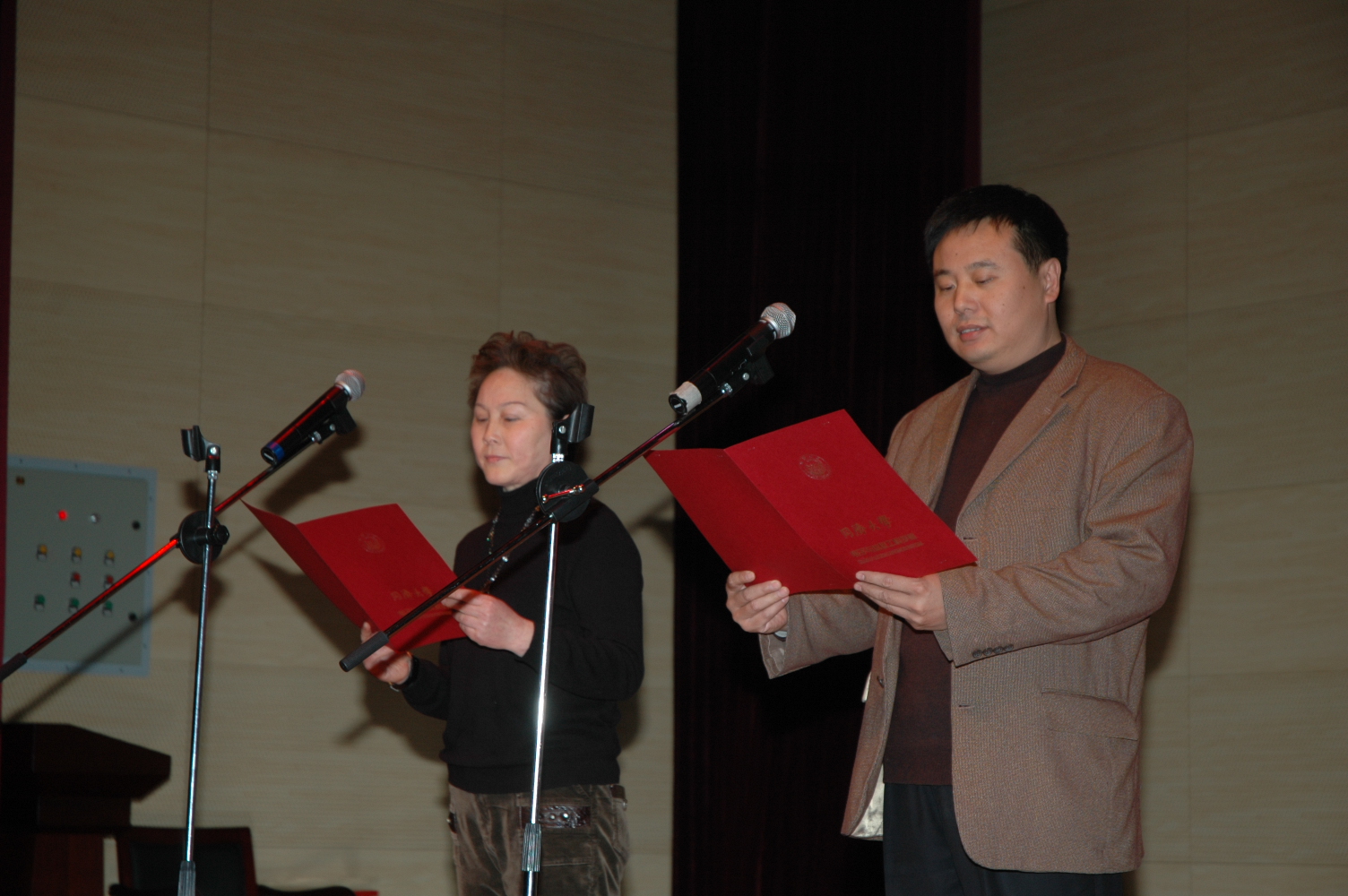 PG电子举行辞旧迎新联欢会图片